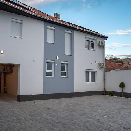 Var Apartman Еґер Екстер'єр фото