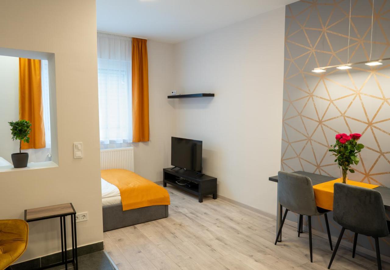 Var Apartman Еґер Екстер'єр фото